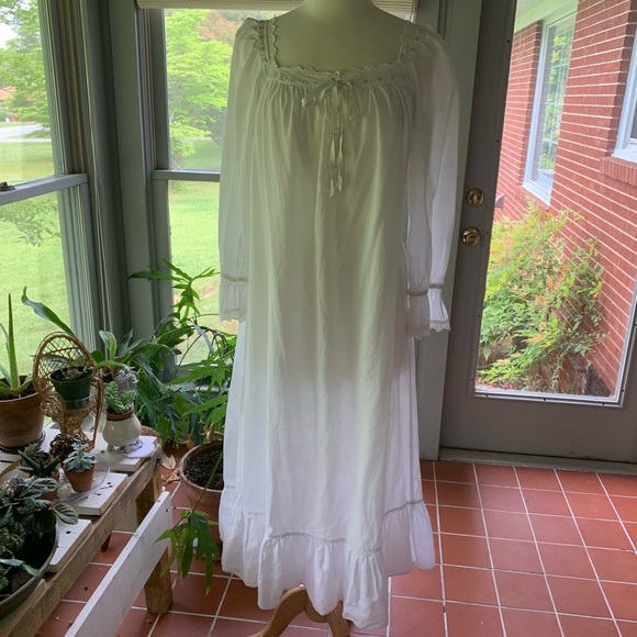old fashioned women's nightgowns